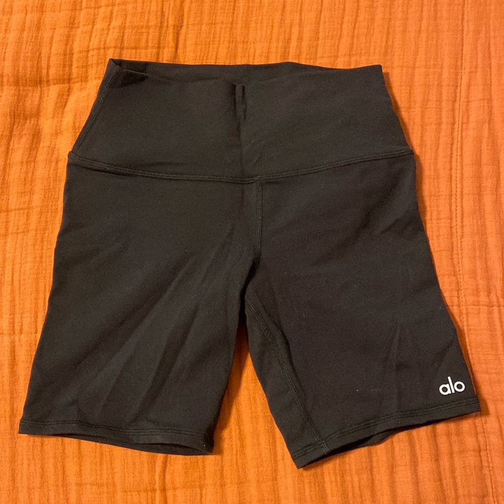 Alo 6” inseam bike shorts